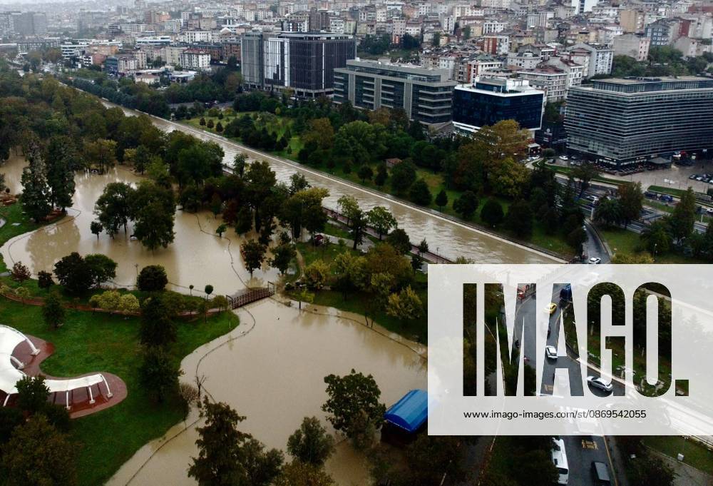 Heavy rainfall raises water levels in Cendere Stream in Istanbul ISTANBUL, TURKIYE - OCTOBER 15: An aerial view of Cendere Stream in Istanbul, Turkiye, where water levels rose following heavy rainfall on October 15, 2026. Ali Ebubekir Tokcan Anadolu Istanbul Turkey. Editorial use only. Please get in touch for any other usage.