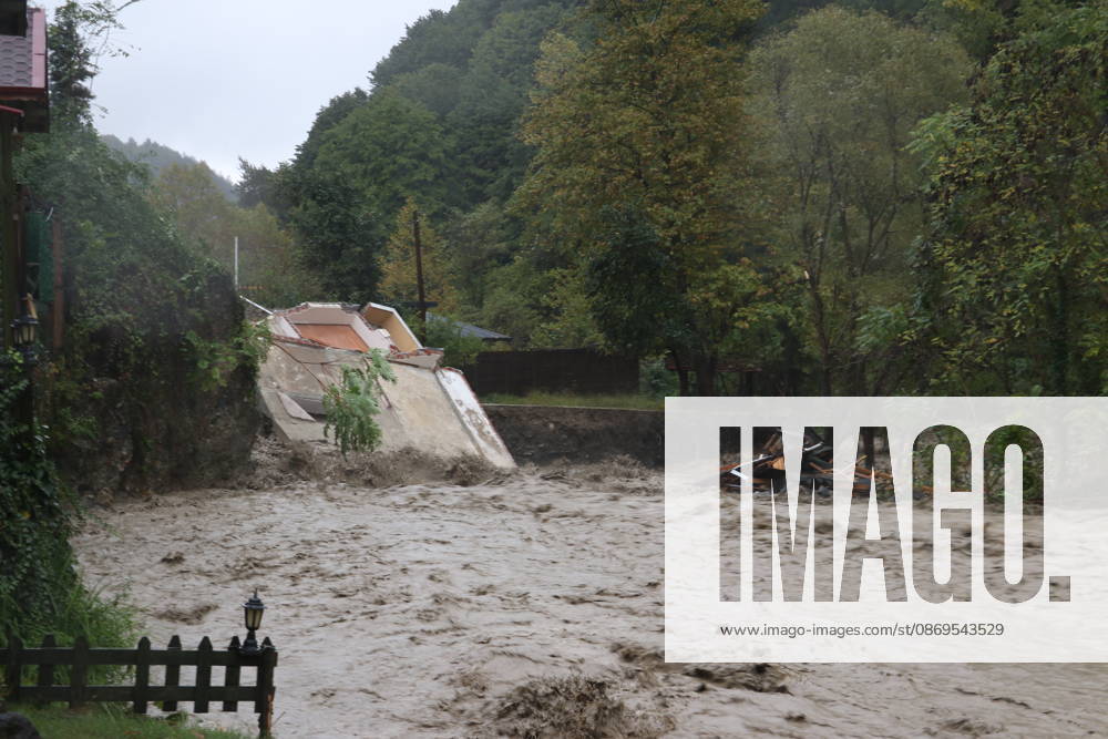 Heavy rain causes two-story house to collapse in Sakarya SAKARYA, TURKIYE - OCTOBER 15: A two-story house that had previously been evacuated lies partially collapsed along a stream following heavy rainfall in the Fevziye neighborhood of Sapanca district in Sakarya, Turkiye, on October 15, 2026. Floodwaters caused the house, located on the stream bank, to collapse. Mine Yildirim Anadolu Sakarya Turkey. Editorial use only. Please get in touch for any other usage.