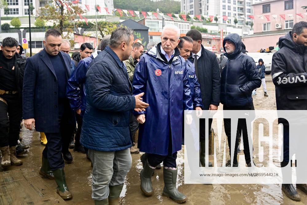 Istanbul Governor Gul inspects rain-hit Sariyer district in Istanbul ISTANBUL, TURKIYE - OCTOBER 15: Istanbul Governor Davut Gul inspects ongoing response efforts in Sariyer, one of the districts affected by two days of heavy rainfall in Istanbul, Turkiye on October 15, 2026. Serhat Cagdas Anadolu Istanbul Turkey. Editorial use only. Please get in touch for any other usage.