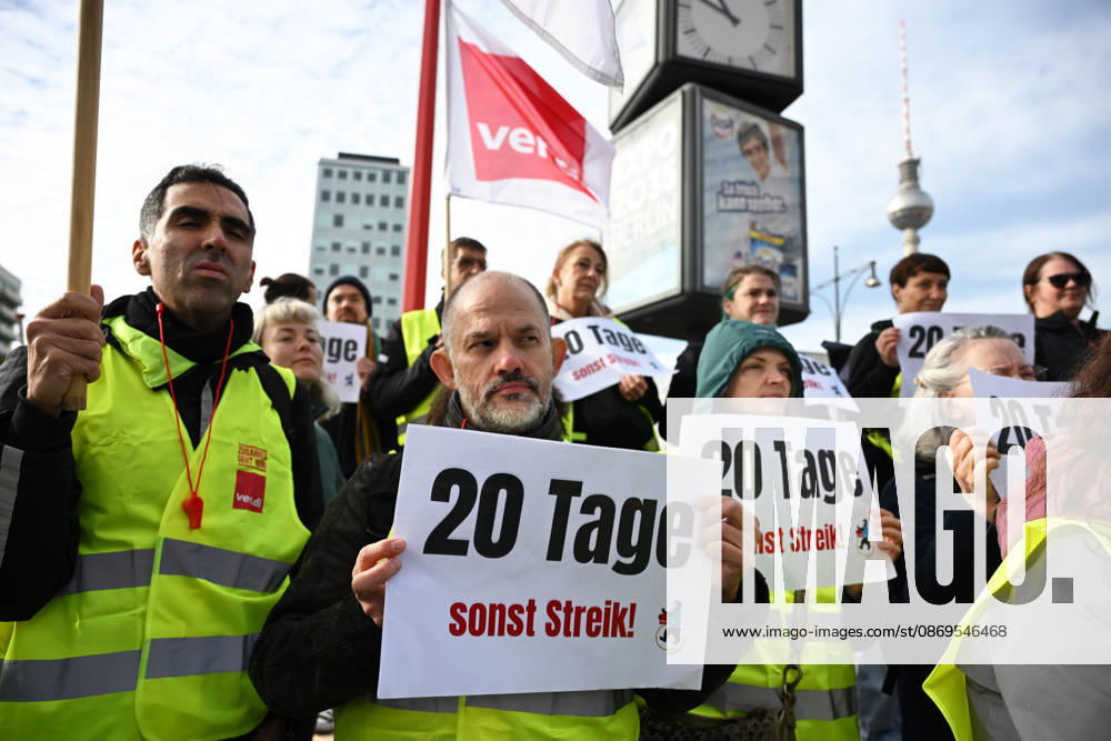 Charite workers strike over working conditions in Berlin BERLIN, GERMANY - OCTOBER 15: Workers at Charite, one of Germany’s largest university hospitals, take part in a warning strike called by the ver.di trade union, demanding better working conditions and reduced workloads, in Berlin, Germany, October 15, 2026. Volodymyr Sindieiev Anadolu Berlin Germany. Editorial use only. Please get in touch for any other usage.