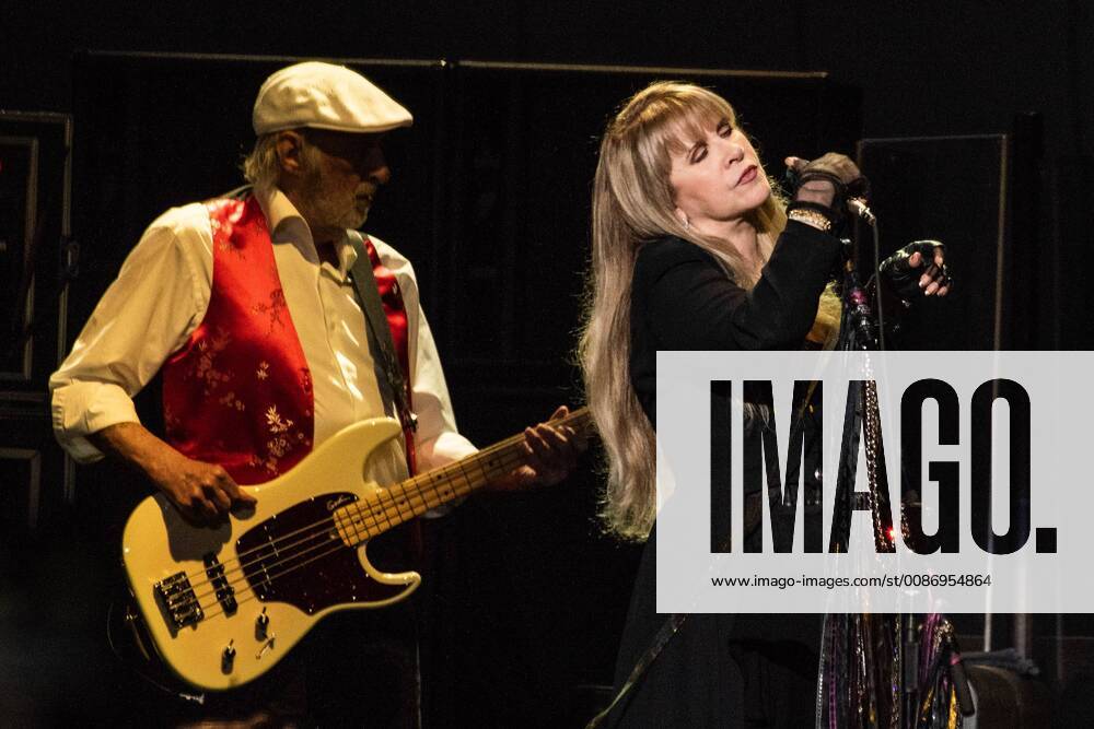SAN JOSE, CA - NOVEMBER 21: Stevie Nicks and John McVie of Fleetwood Mac perform onstage at The SAP Center on November 21, 2018 in San Jose, California. Photo: Chris Tuite imageSPACE MediaPunch