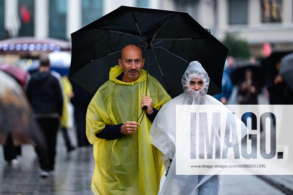 Rain affects daily life on Istanbul’s Istiklal Street ISTANBUL, TURKIYE - OCTOBER 15: People use umbrellas to shield themselves from intermittent rainfall on Istiklal Street in Istanbul, Turkiye, on October 15, 2026. Arif Hudaverdi Yaman Anadolu Istanbul Turkey. Editorial use only. Please get in touch for any other usage.