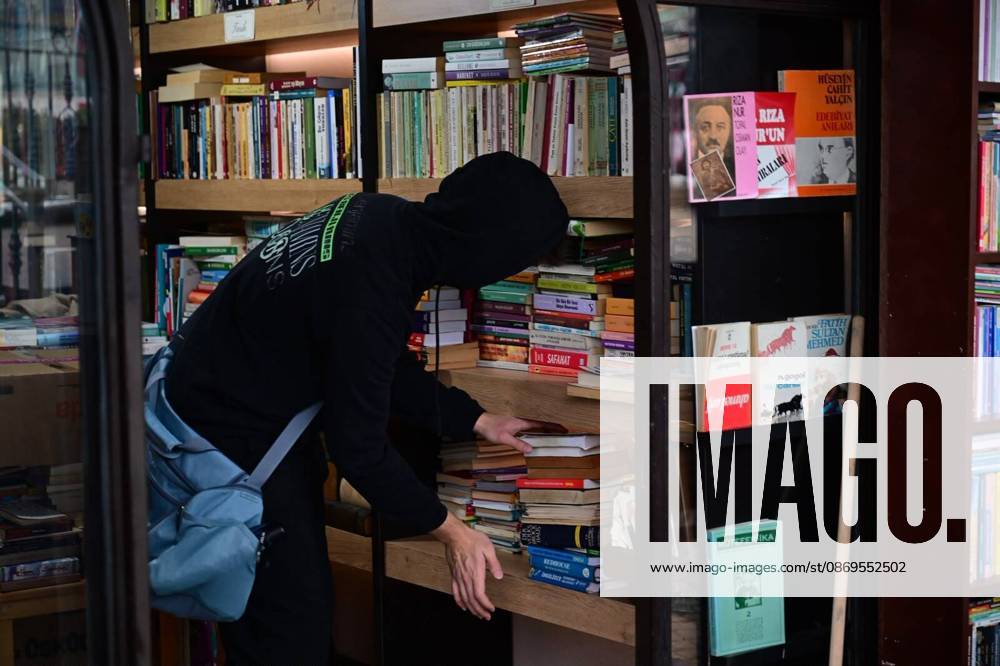 Adverse effects of heavy rainfall continue in Istanbul ISTANBUL, TURKIYE - OCTOBER 15: A man arranges books as water accumulates at Sahaflar Bazaar in the Uskudar district following heavy rainfall that has affected Istanbul for two consecutive days, with adverse effects continuing across the city, in Istanbul, Turkiye, on October 15, 2026. Abdulhamid Hosbas Anadolu Istanbul Turkey. Editorial use only. Please get in touch for any other usage.