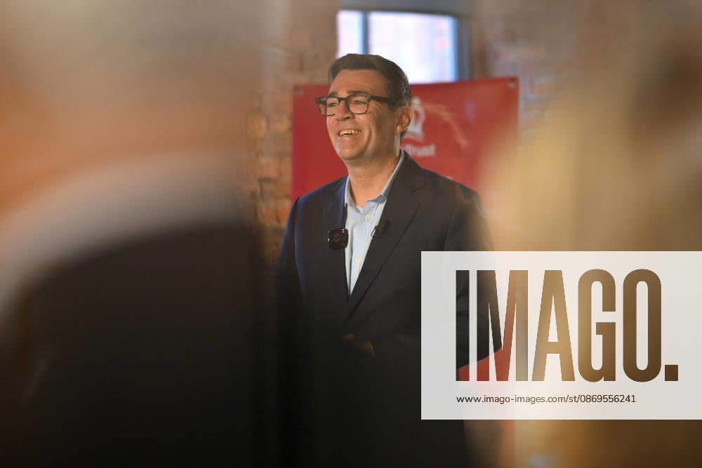 Britain Politics Britain s Prime Minister Andy Burnham speaks to employees during his visit of the King s Trust charity in Manchester, England, Thursday, Oct. 15, 2026., Credit:Avalon.red PA ROTA - B68 Avalon GBR, Manchester