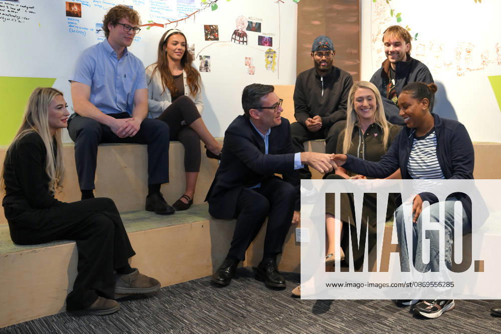 Britain Politics Britain s Prime Minister Andy Burnham sits next to cyclist Laura Kenny as he chats with young people during his visit of the King s Trust charity in Manchester, England, Thursday, Oct. 15, 2026., Credit:Avalon.red PA ROTA - B68 Avalon GBR, Manchester