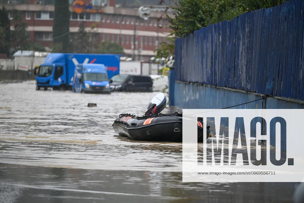 (261015) -- ISTANBUL, Oct. 15, 2026 -- A rescue boat is seen on a flooded road in Sariyer district, Istanbul, T¨¹rkiye, Oct. 15, 2026. Two people died in Istanbul after torrential rain triggered flash floods, with rainfall reaching nearly 200 kg per square meter, authorities said Thursday. ) T?RKIYE-ISTANBUL-HEAVY RAINFALL-FLOODING LiuxLei