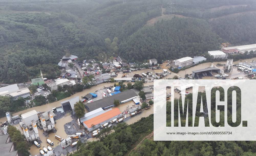 (261015) -- ISTANBUL, Oct. 15, 2026 -- An aerial drone photo taken on Oct. 15, 2026 shows a flooded area in Sariyer district, Istanbul, T¨¹rkiye. Two people died in Istanbul after torrential rain triggered flash floods, with rainfall reaching nearly 200 kg per square meter, authorities said Thursday. ) T?RKIYE-ISTANBUL-HEAVY RAINFALL-FLOODING LiuxLei