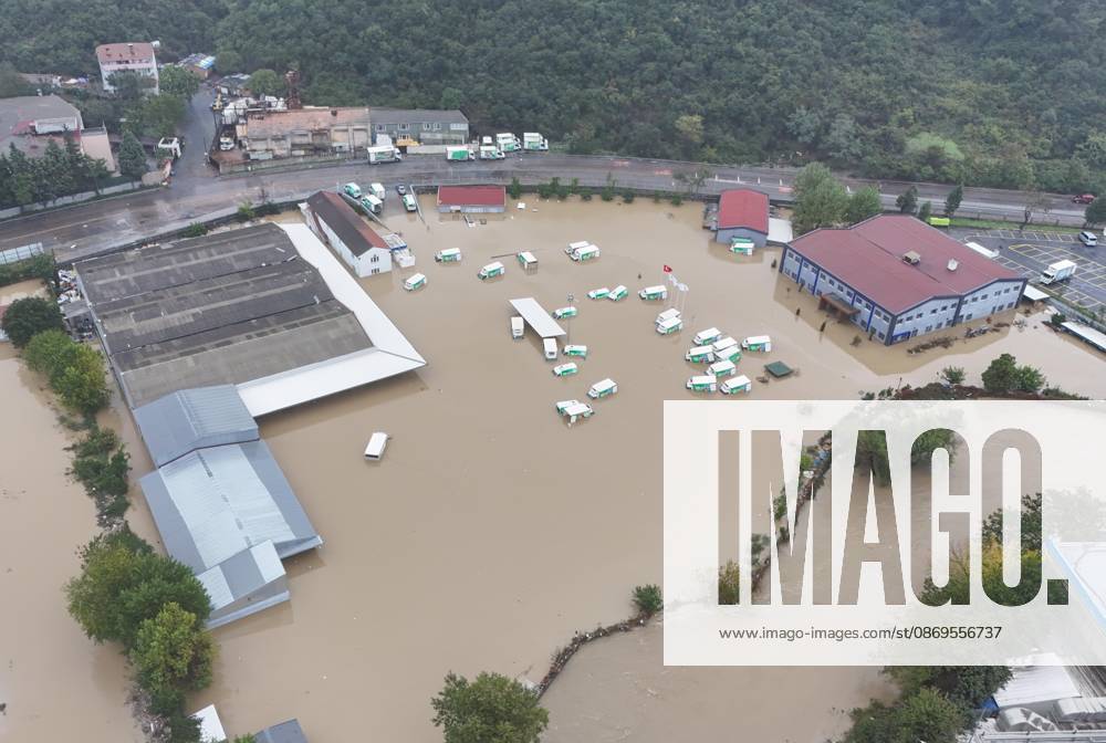 (261015) -- ISTANBUL, Oct. 15, 2026 -- An aerial drone photo taken on Oct. 15, 2026 shows a flooded area in Sariyer district, Istanbul, T¨¹rkiye. Two people died in Istanbul after torrential rain triggered flash floods, with rainfall reaching nearly 200 kg per square meter, authorities said Thursday. ) T?RKIYE-ISTANBUL-HEAVY RAINFALL-FLOODING LiuxLei