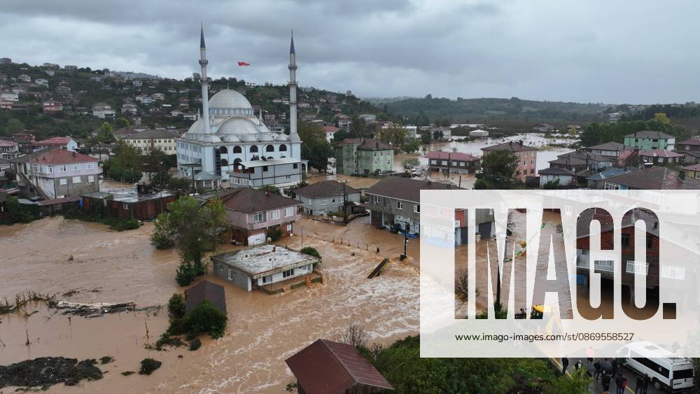 Heavy rain causes flooding in Turkiye s Sakarya SAKARYA, TURKIYE - OCTOBER 15: An aerial view of flooded homes and businesses in the Daricayiri neighborhood of Karasu district in Sakarya, Turkiye, following heavy rainfall that has continued since the previous evening, on October 15, 2026. The neighborhood entrance is closed to traffic due to flooding. Ibrahim Yozoglu Anadolu Sakarya Turkey. Editorial use only. Please get in touch for any other usage.