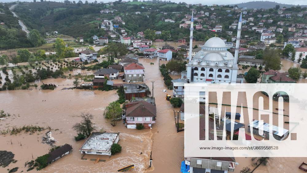 Heavy rain causes flooding in Turkiye s Sakarya SAKARYA, TURKIYE - OCTOBER 15: An aerial view of flooded homes and businesses in the Daricayiri neighborhood of Karasu district in Sakarya, Turkiye, following heavy rainfall that has continued since the previous evening, on October 15, 2026. The neighborhood entrance is closed to traffic due to flooding. Ibrahim Yozoglu Anadolu Sakarya Turkey. Editorial use only. Please get in touch for any other usage.