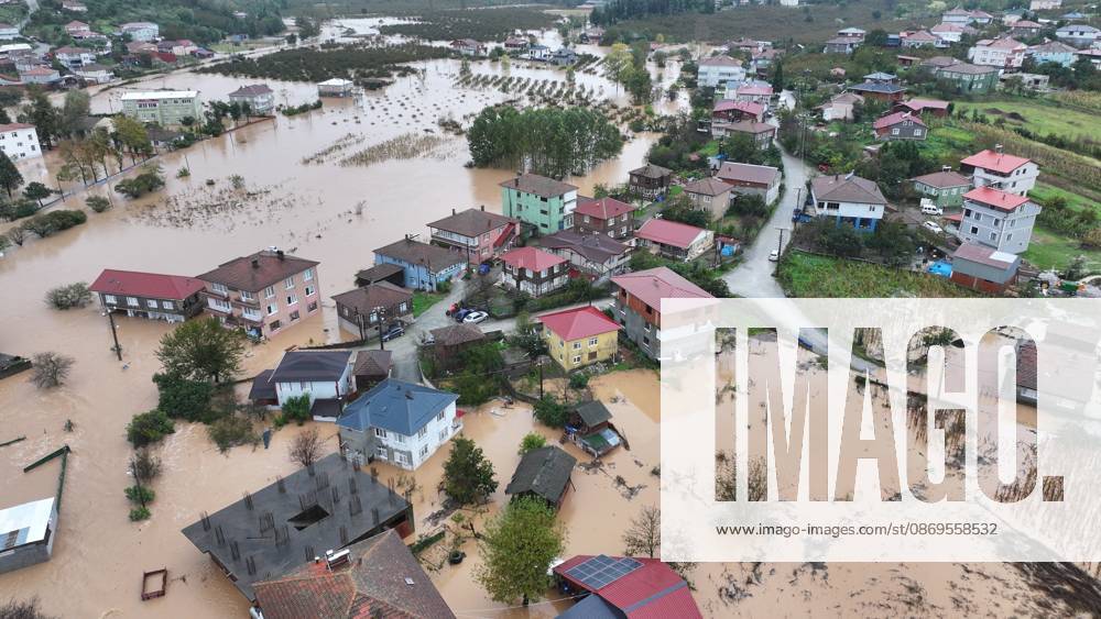 Heavy rain causes flooding in Turkiye s Sakarya SAKARYA, TURKIYE - OCTOBER 15: An aerial view of flooded homes and businesses in the Daricayiri neighborhood of Karasu district in Sakarya, Turkiye, following heavy rainfall that has continued since the previous evening, on October 15, 2026. The neighborhood entrance is closed to traffic due to flooding. Ibrahim Yozoglu Anadolu Sakarya Turkey. Editorial use only. Please get in touch for any other usage.