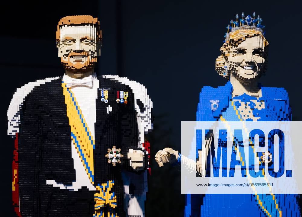 UTRECHT - King Willem-Alexander and Queen Maxima made of LEGO bricks during the first day of LEGO World at the Jaarbeurs. For seven days, young and old can have fun with the building toys. REMKO DE WAAL ANP netherlands out - belgium out