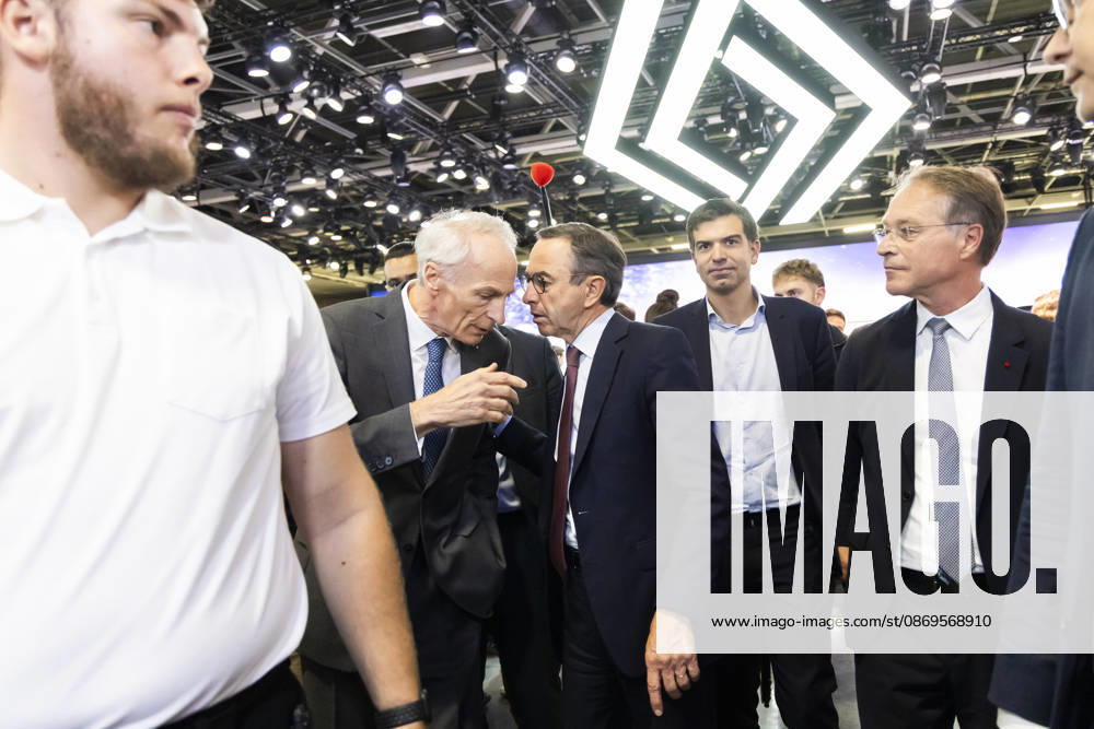 Paris, France October 15, 2026 - Paris Motor Show - Jonas Haddad, Jean Dominique Renard, Bruno Retailleau, Francois Asselin POLITIQUE, RETAILLEAU, LR, LES REPUBLICAINS, CAMPAGNE ELECTORALE, SALON DE L AUTOMOBILE, VOITURE, ECONOMIE, RENAULT