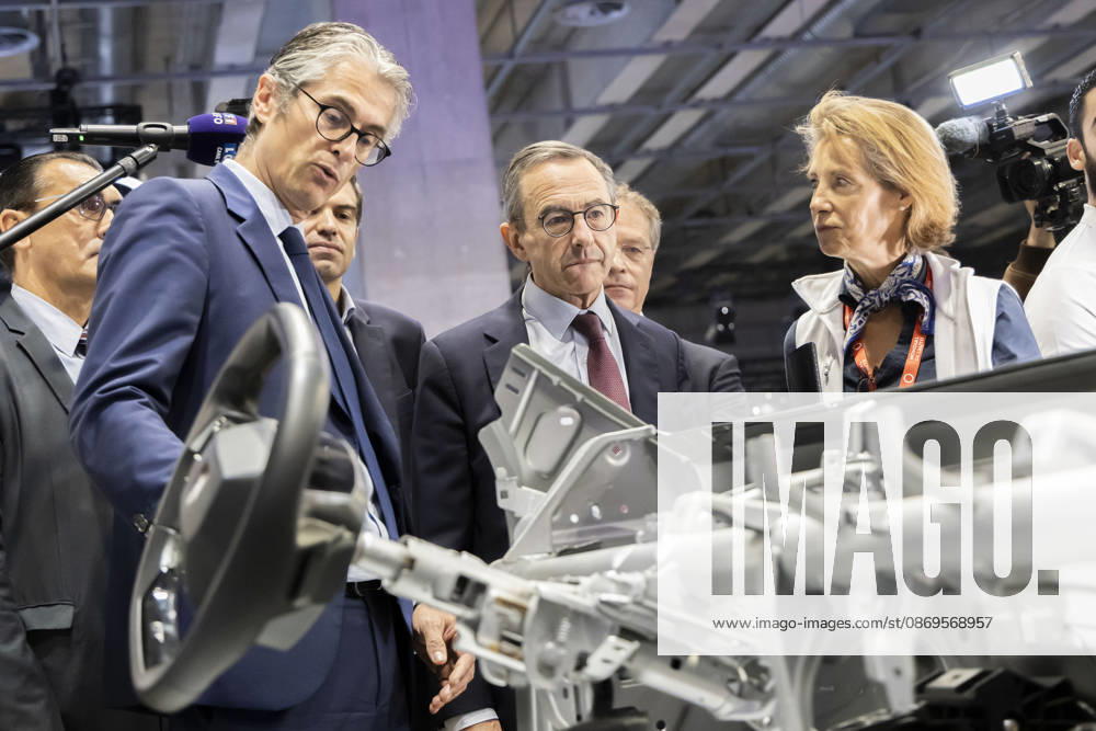 Paris, France October 15, 2026 - Paris Motor Show - Bruno Retailleau POLITIQUE, RETAILLEAU, LR, LES REPUBLICAINS, CAMPAGNE ELECTORALE, SALON DE L AUTOMOBILE, VOITURE, ECONOMIE