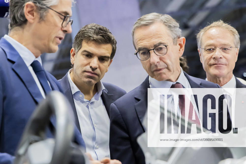 Paris, France October 15, 2026 - Paris Motor Show - Jonas Haddad, Bruno Retailleau, Francois Asselin POLITIQUE, RETAILLEAU, LR, LES REPUBLICAINS, CAMPAGNE ELECTORALE, SALON DE L AUTOMOBILE, VOITURE, ECONOMIE