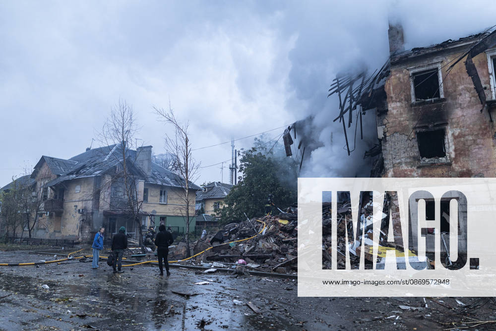 Russian guided-bomb attack in Sloviansk SLOVIANSK, UKRAINE - OCTOBER 15: Ukrainian rescue workers and firefighters are trying to locate Olya’s body under the rubble of a residential building following a Russian guided-bomb attack in Sloviansk, Ukraine, on 15 October 2026. Diego Herrera Carcedo Anadolu Sloviansk Ukraine. Editorial use only. Please get in touch for any other usage.
