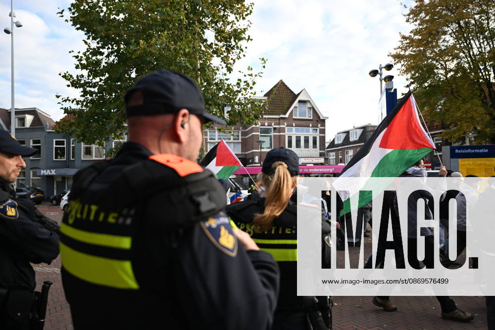 Pro-Palestinian demonstration ahead of UEFA Europa League match between AZ Alkmaar v Hapoel Be er Sheva in Netherlands ALKMAAR, NETHERLANDS - OCTOBER 15: Pro-Palestinian demonstrator groups gather near AFAS Stadium to protest the UEFA Europa League football match between AZ Alkmaar and Hapoel Be er Sheva in Alkmaar, Netherlands on October 15, 2026. Security measures were heightened around the venue during the protest ahead of the match. Mouneb Taim Anadolu Alkmaar Netherlands. Editorial use only. Please get in touch for any other usage.