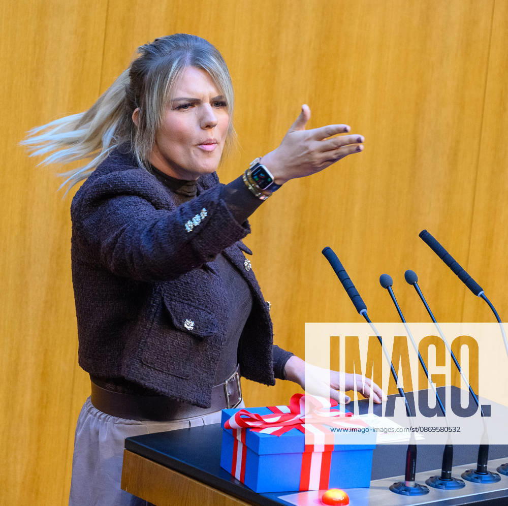 Vienna, October 15, 2026—103rd Session of the National Council PHOTO: Rep. Lisa Aldali (NEOS) with a gift for the FPÖ 103rd Session of the National Council National Council, National Council session, parliamentary session, parliament, plenary session 103rd Session of the National Council