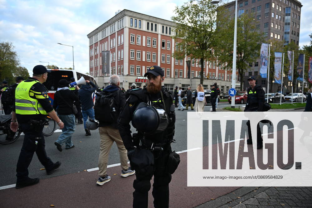 Pro-Palestinian Protest in Netherlands ahead of AZ Alkmaar-Hapoel Be’er Sheva match ALKMAAR, NETHERLANDS - OCTOBER 15: Security measures are taken as pro-Palestinian demonstrator groups gather near AFAS Stadium to protest the UEFA Europa League football match between AZ Alkmaar and Hapoel Be er Sheva in Alkmaar, Netherlands on October 15, 2026. Security measures were heightened around the venue during the protest ahead of the match. Mouneb Taim Anadolu Alkmaar Netherlands. Editorial use only. Please get in touch for any other usage.