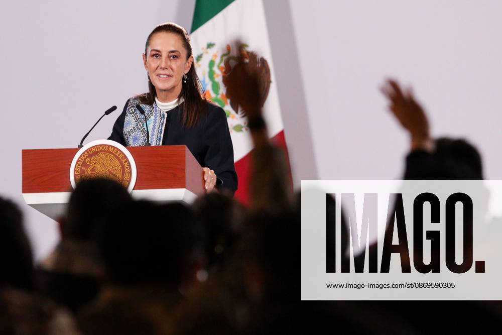 TO-45477- Ciudad de M& xe9;xico. 2026-10 -15. Claudia Sheinbaum Pardo, President of Mexico, during the daily morning press conference in the Treasury Room of the National Palace in Mexico City Alejandro God& xcd;nez Clasos.com.mx - ZUMAcs4_ 20261015_faa_cs4_011