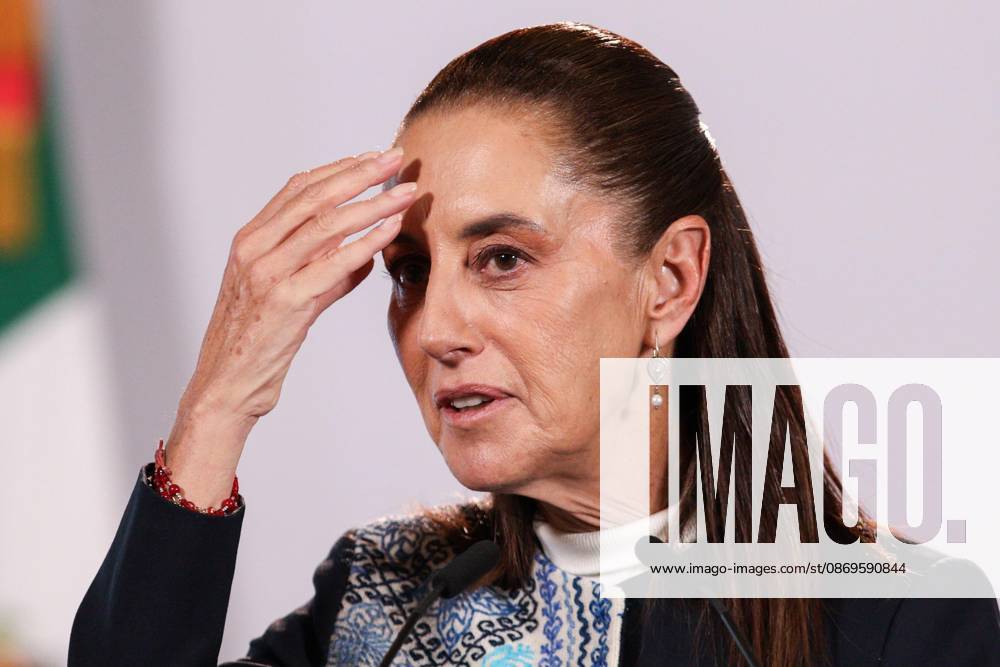 TO-45477- Ciudad de M& xe9;xico. 2026-10 -15. Claudia Sheinbaum Pardo, President of Mexico, during the daily morning press conference in the Treasury Room of the National Palace in Mexico City Alejandro God& xcd;nez Clasos.com.mx - ZUMAcs4_ 20261015_faa_cs4_019
