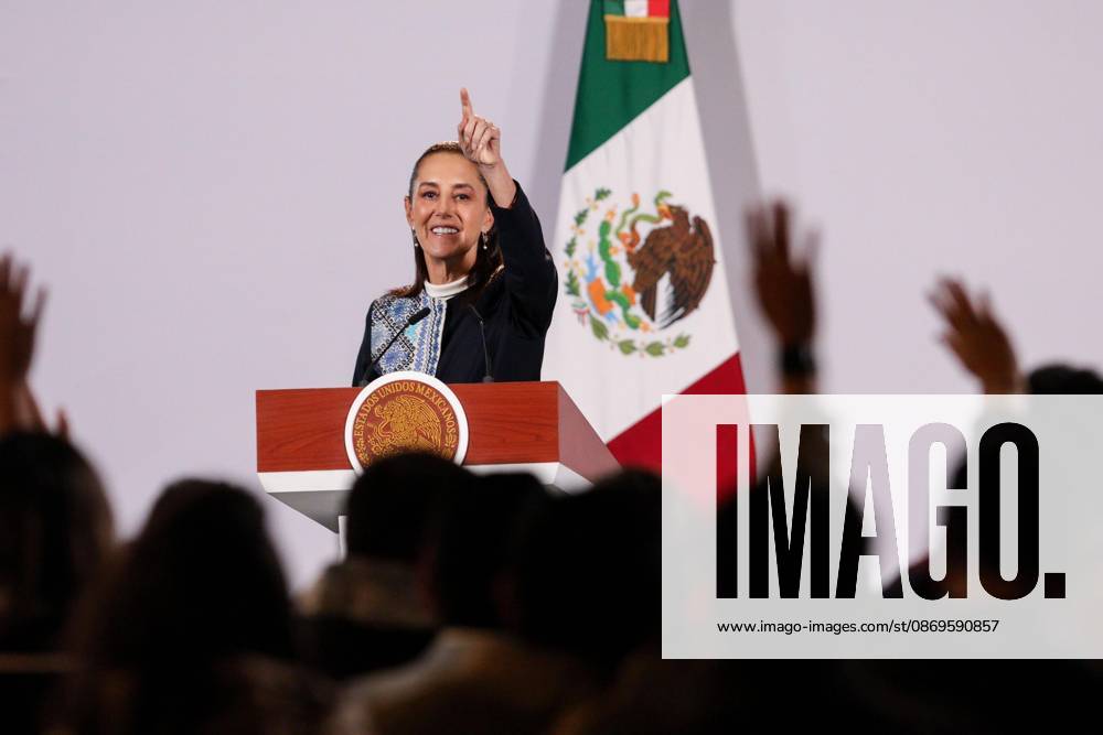 TO-45477- Ciudad de M& xe9;xico. 2026-10 -15. Claudia Sheinbaum Pardo, President of Mexico, during the daily morning press conference in the Treasury Room of the National Palace in Mexico City Alejandro God& xcd;nez Clasos.com.mx - ZUMAcs4_ 20261015_faa_cs4_026