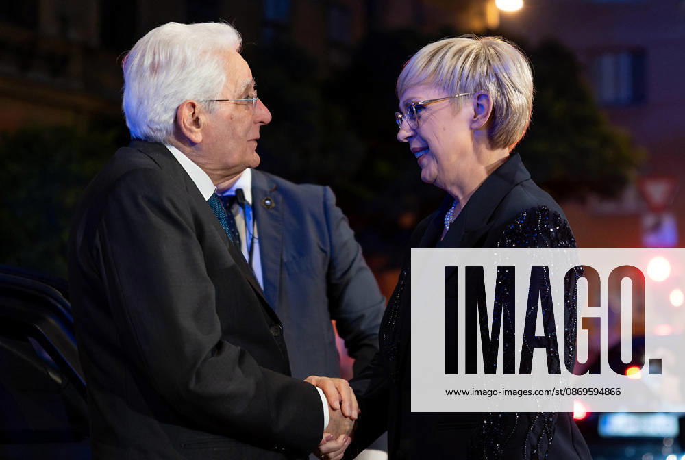 A handout picture, provided by Quirinale Press office, shows President Sergio Mattarella (L) with the President of the Republic of Slovenia, Nataša Pirc Musar, at the state lunch for the 21st Meeting of the Heads of State of the Arraiolos Group, Ljubljana, 15 October 2026. ANSA Office +++ ANSA PROVIDES ACCESS TO THIS HANDOUT PHOTO TO BE USED SOLELY TO ILLUSTRATE NEWS REPORTING OR COMMENTARY ON THE FACTS OR EVENTS DEPICTED IN THIS IMAGE - NO ARCHIVING - NO LICENSING - NPK Lubiana Slovenia - ZUMAa110 20261015_zaf_a110_051