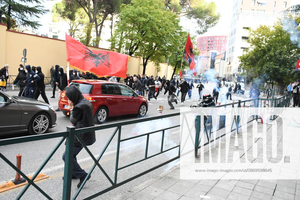 Students protest for better educational conditions in Albania TIRANA, ALBANIA - OCTOBER 15 : Demonstrators gather as high school students and citizens join university students to protest for better educational conditions in front of the Ministry of Education in Tirana, Albania on October 15, 2026. Olsi Shehu Anadolu Tirana Albania. Editorial use only. Please get in touch for any other usage.