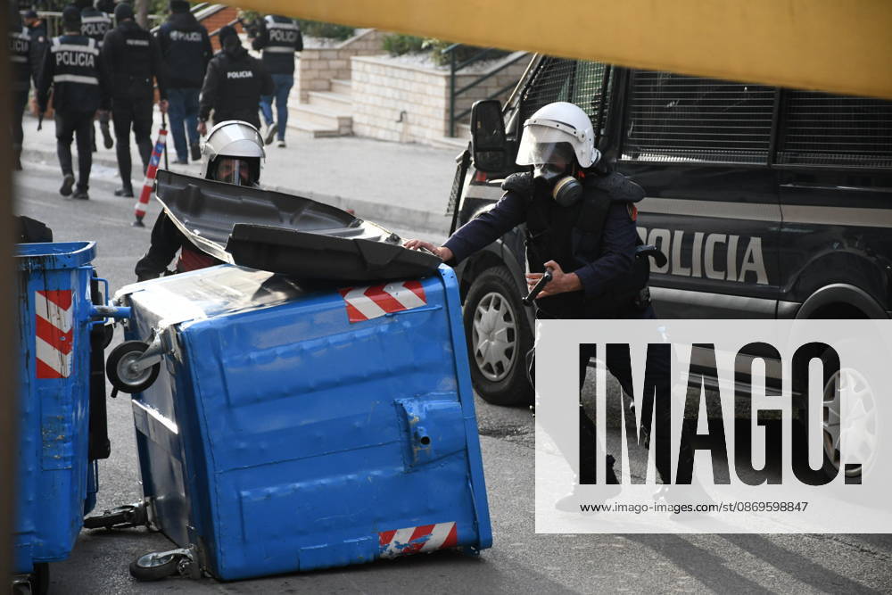 Students protest for better educational conditions in Albania TIRANA, ALBANIA - OCTOBER 15 : Demonstrators gather as high school students and citizens join university students to protest for better educational conditions in front of the Ministry of Education in Tirana, Albania on October 15, 2026. Olsi Shehu Anadolu Tirana Albania. Editorial use only. Please get in touch for any other usage.