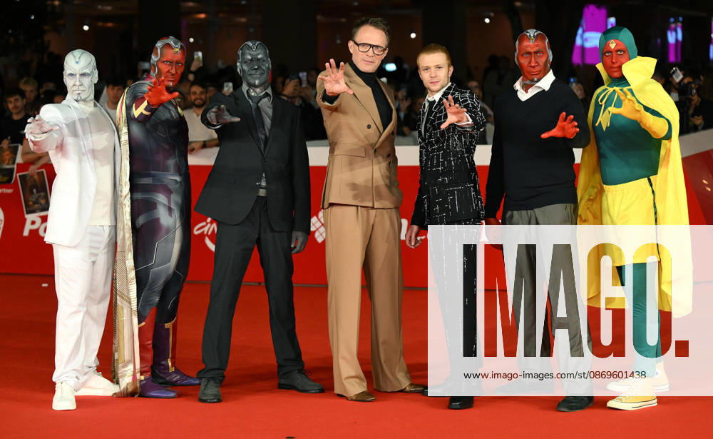 British-Italian actor Ruaridh Mollica (3-R) and English actor Paul Bettany (C) arrive for the screening of the movie VisionQuest at the 21st annual Rome International Film Festival in Rome, Italy, 15 October 2026. The Festa del Cinema di Roma runs from 13 to 25 October 2026. ANSA ETTORE FERRARI. Rome ITALY - ZUMAa110 20261015_zaf_a110_062