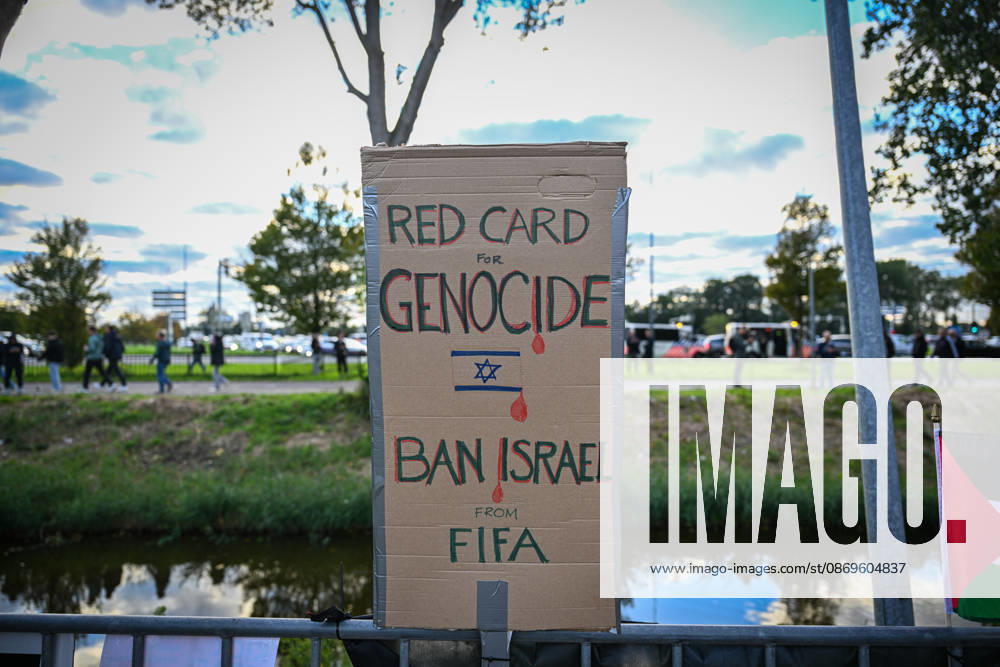 Pro-Palestinian protest in Netherlands ahead of AZ Alkmaar-Hapoe ALKMAAR, NETHERLANDS - OCTOBER 15: Pro-Palestinian demonstrator groups gather near AFAS Stadium to protest the UEFA Europa League football match between AZ Alkmaar and Hapoel Be er Sheva in Alkmaar, Netherlands on October 15, 2026. Security measures were heightened around the venue during the protest ahead of the match. Mouneb Taim Anadolu Alkmaar Netherlands. Editorial use only. Please get in touch for any other usage.