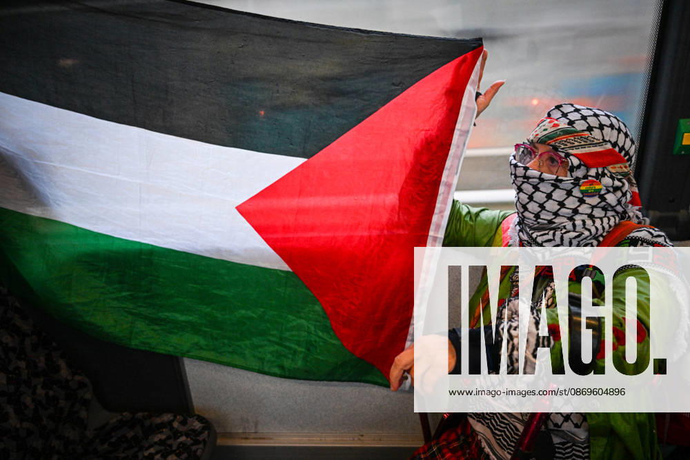 Pro-Palestinian protest in Netherlands ahead of AZ Alkmaar-Hapoe ALKMAAR, NETHERLANDS - OCTOBER 15: Pro-Palestinian demonstrator groups gather near AFAS Stadium to protest the UEFA Europa League football match between AZ Alkmaar and Hapoel Be er Sheva in Alkmaar, Netherlands on October 15, 2026. Security measures were heightened around the venue during the protest ahead of the match. Mouneb Taim Anadolu Alkmaar Netherlands. Editorial use only. Please get in touch for any other usage.
