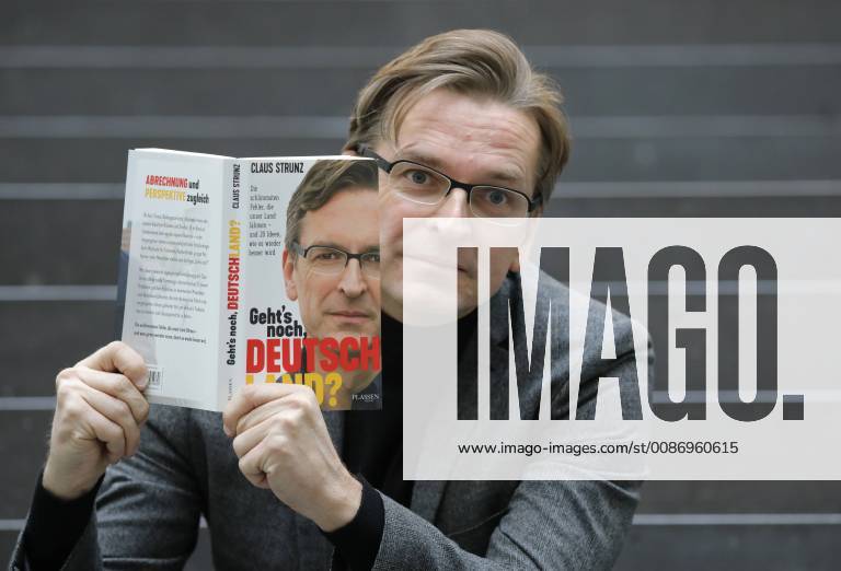 Claus Strunz Journalist Moderator TV Producer Germany Berlin Book Presentation Plassenbuch Verlag Goes still Germany by Claus Strunz 22 11 2018