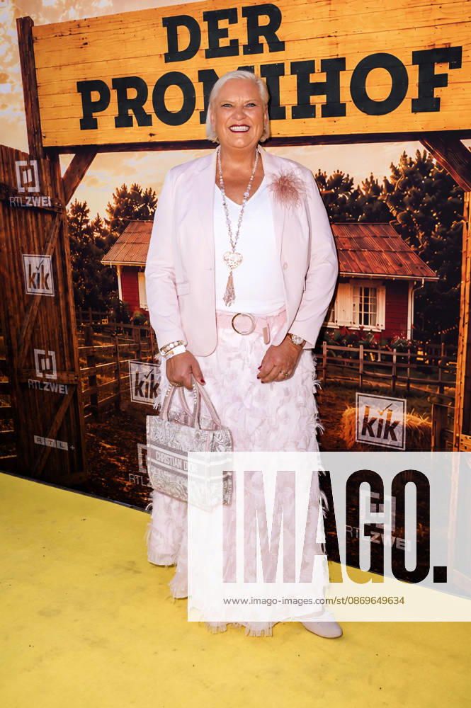 Meike Buschening Kaffenberger at the premiere of Season 2 of the reality TV show *Der Promihof* at the Gertrudenhof adventure farm in Hürth, October 14, 2026 Foto:xT.xFuturexImagex promihof_6031
