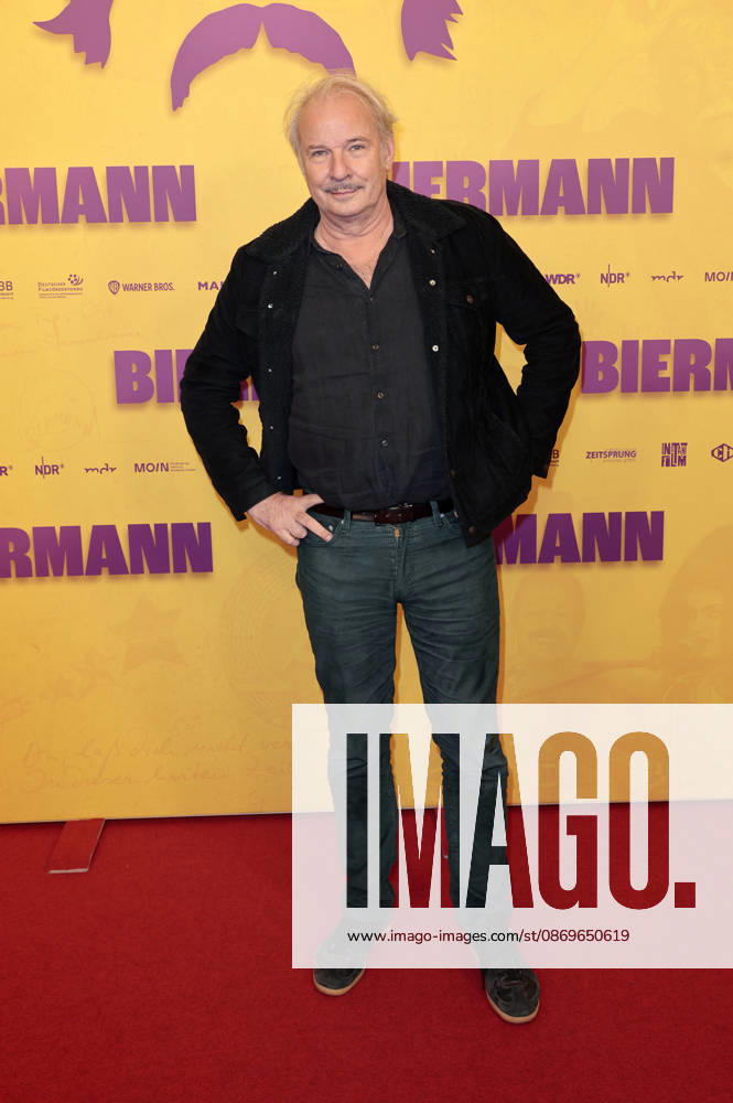 Leander Haußmann at the premiere of the documentary *Biermann* at the Kino International in Berlin, October 15, 2026 Foto:xS.xGabschx xFuturexImagex biermann_berlin_6015