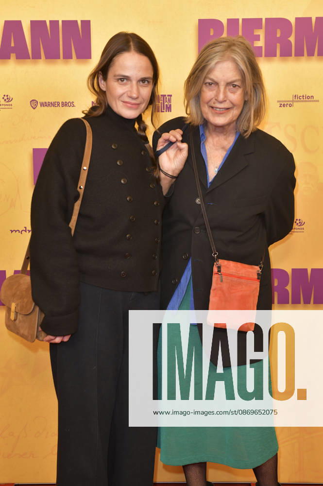 Stella Denis Winkler and Angela Winkler at the premiere of the documentary *Biermann* at Kino International in Berlin, October 15, 2026 Foto:xM.xBehrensx xFuturexImagex biermann_berlin_6071