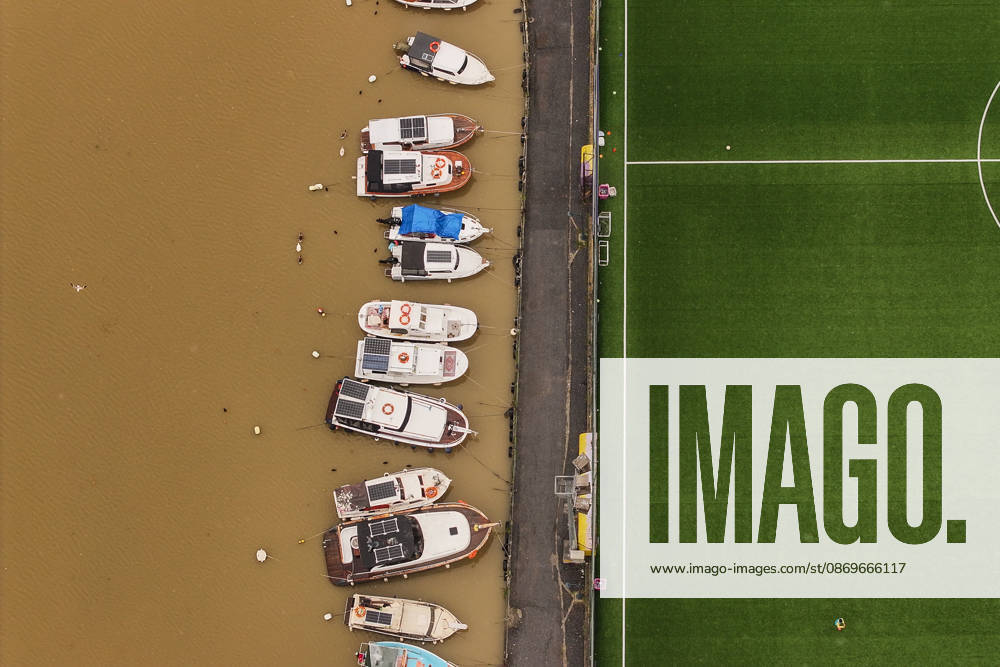 Heavy rain turns Istanbul’s coastal waters brown ISTANBUL, TURKIYE - OCTOBER 16: An aerial view of the brown-colored waters along parts of the Bosphorus and the Golden Horn in Istanbul, Turkiye, following heavy rainfall, on October 16, 2026. Hakan Akgun Anadolu Istanbul Turkey. Editorial use only. Please get in touch for any other usage.