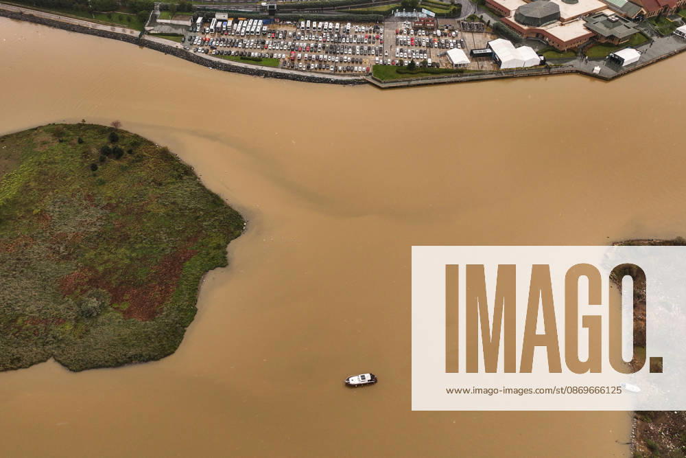 Heavy rain turns Istanbul’s coastal waters brown ISTANBUL, TURKIYE - OCTOBER 16: An aerial view of the brown-colored waters along parts of the Bosphorus and the Golden Horn in Istanbul, Turkiye, following heavy rainfall, on October 16, 2026. Hakan Akgun Anadolu Istanbul Turkey. Editorial use only. Please get in touch for any other usage.