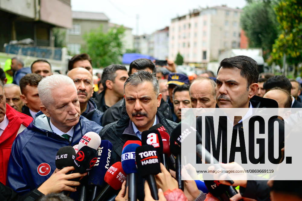 Turkish ministers speak to press in Istanbul after heavy rainfall ISTANBUL, TURKIYE - OCTOBER 16: Turkish Minister of Environment, Urbanization and Climate Change Murat Kurum (R) and Turkish Interior Minister Mustafa Ciftci (C) speak to the press in the Ayazaga neighborhood, which was affected by heavy rainfall, in Istanbul, Turkiye, on October 16, 2026. Cem Tekkesinoglu Anadolu Istanbul Turkey. Editorial use only. Please get in touch for any other usage.