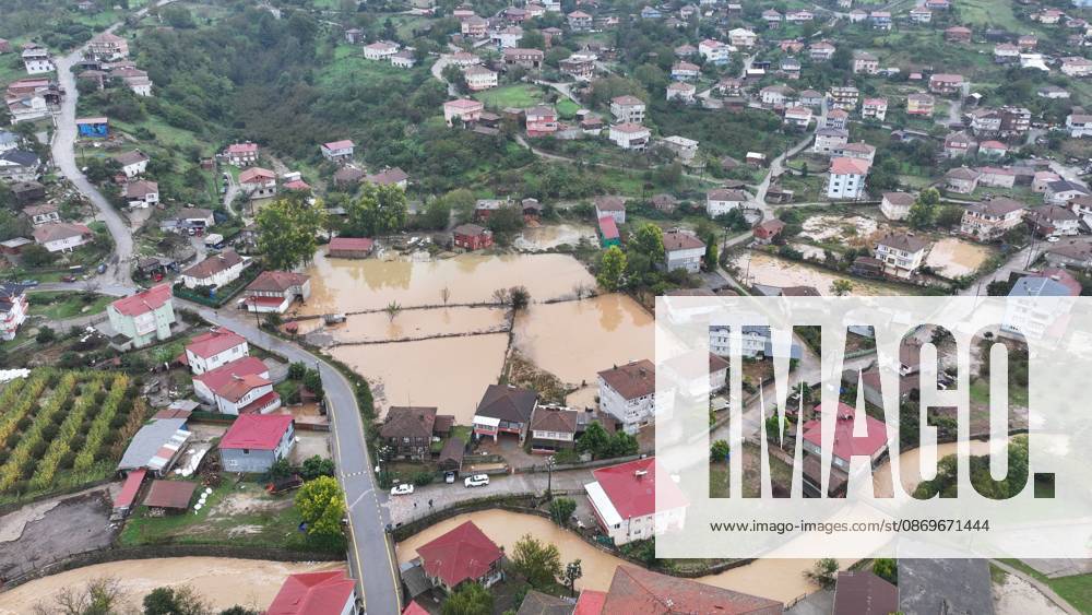 Heavy rain continues to affect Sakarya SAKARYA, TURKIYE - OCTOBER 16: An aerial view of floodwaters surrounding homes and roads in the Daricayiri neighborhood of Karasu district in Sakarya, Turkiye, on October 16, 2026. Heavy rainfall that began on the evening of the previous day continued to affect the province, and the area was seen from the air after flooding struck the neighborhood. Ibrahim Yozoglu Anadolu Sakarya Turkey. Editorial use only. Please get in touch for any other usage.