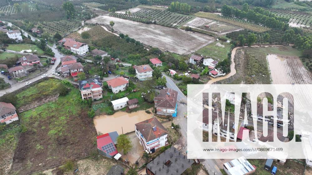 Heavy rain continues to affect Sakarya SAKARYA, TURKIYE - OCTOBER 16: An aerial view of floodwaters surrounding homes and roads in the Daricayiri neighborhood of Karasu district in Sakarya, Turkiye, on October 16, 2026. Heavy rainfall that began on the evening of the previous day continued to affect the province, and the area was seen from the air after flooding struck the neighborhood. Ibrahim Yozoglu Anadolu Sakarya Turkey. Editorial use only. Please get in touch for any other usage.