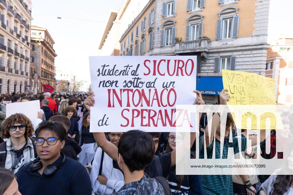 IPA89755963 - Rome, October 16, 2026: Student demonstration in Rome on No Meloni Day against Minister Valditara and the Education Decree-Law