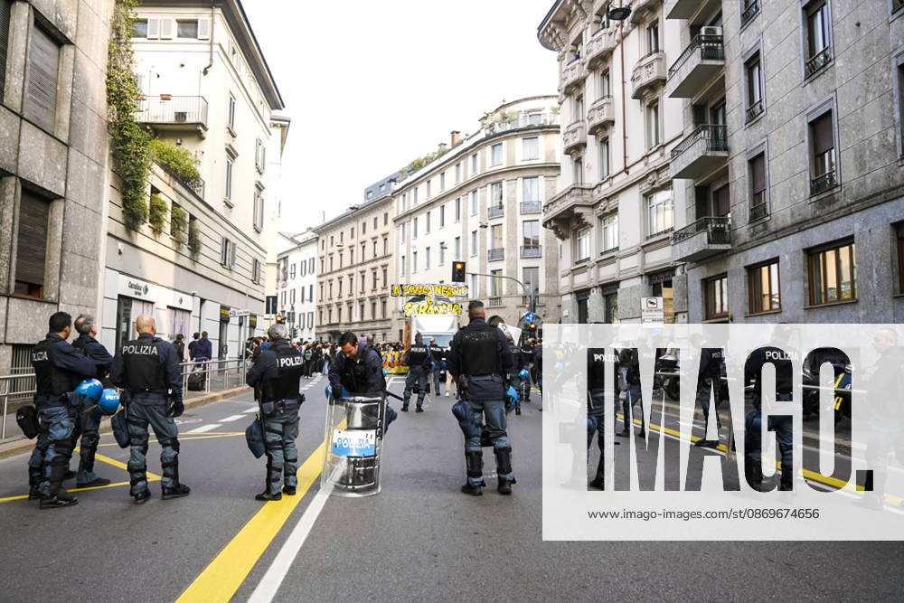 IPA89756931 - Milan, October 16, 2026: student march; Thousands of students demonstrate in support of education and against the cap on foreign students: