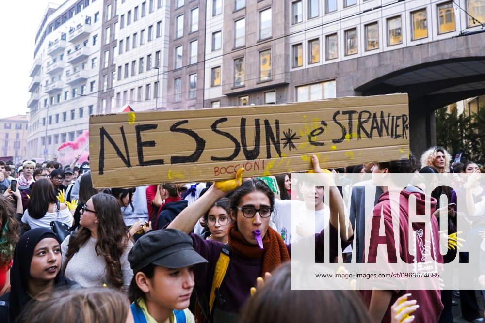 IPA89756985 - Milan, October 16, 2026: student march; Thousands of students demonstrate in support of education and against the cap on foreign students: