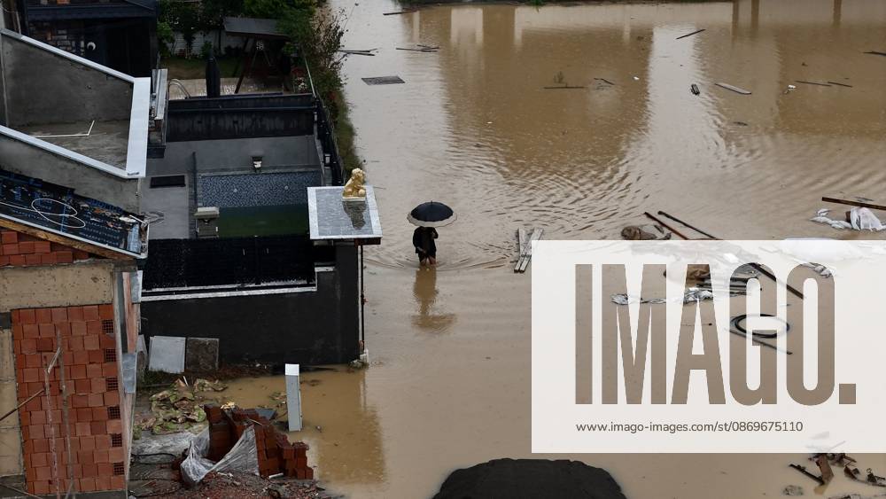 Heavy rain causes flooding in Turkiye s Sakarya SAKARYA, TURKIYE - OCTOBER 16: An aerial view of a person using an umbrella while trying to make their way through floodwaters in Alandere neighborhood of Kocaali district of Sakarya, Turkiye, following heavy rainfall, on October 16, 2026. Davut Genc Anadolu Sakarya Turkey. Editorial use only. Please get in touch for any other usage.