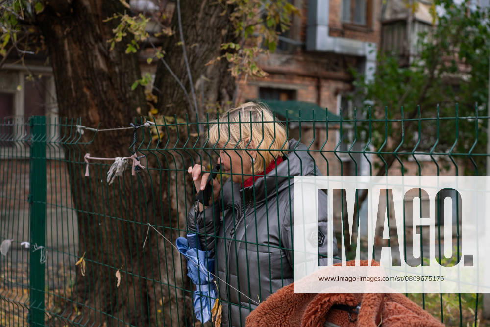 Drone attack on street market in Kharkiv kills 2, injures 13 KHARKIV, UKRAINE - OCTOBER 16: A distressed woman covers her face while standing beside a fence following a drone attack on a street market in Kharkiv, Ukraine, on October 16, 2026. The attack killed two people and injured 13 others. Carlo Bravo Anadolu Kharkiv Ukraine. Editorial use only. Please get in touch for any other usage.