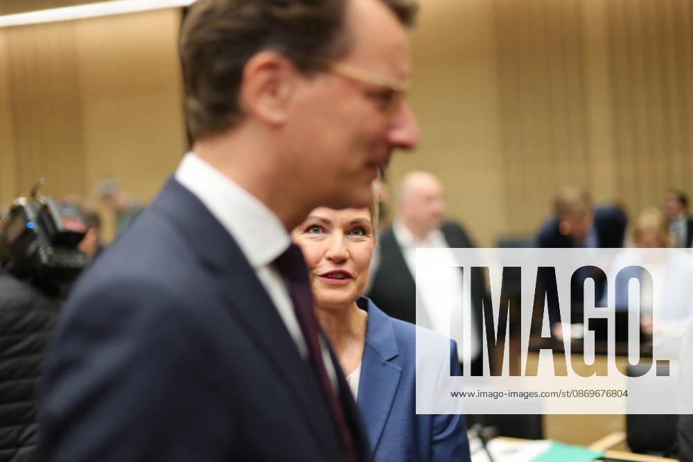 Bundesrat, October 16, 2025, Germany, Berlin, Bundesrat, 1069th Session, with Minister-President Markus Söder, portrait, Minister-President Manuela Schwesig, gestures, Minister-President Gordon Schnieder (CDU, Rhineland-Palatinate), Minister-President Hendrik Wüst (CDU, North Rhine-Westphalia), Berlin, Berlin, Germany