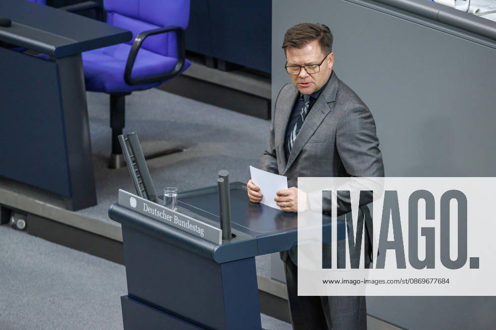 Bundestag: Carsten Schneider (SPD), Minister for the Environment, Climate Action, Nature Conservation, and Nuclear Safety, at the German Bundestag on October 16, 2026, in Berlin, Berlin, Berlin, Germany, Bundestag