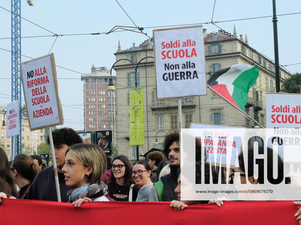 IPA89758426 - Turin, October 16, 2026: Student protests calling for funding for schools, not for war