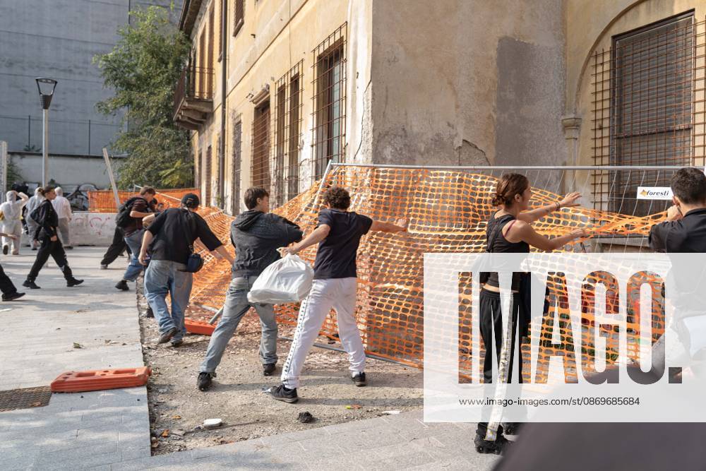IPA89759950 - Milan, October 16, 26, Largo Cairoli, No One Is a Stranger Student Strike The march ends with the occupation of the building next to the Festa del Perdono State University campus in Sforza